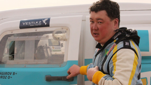 Оба казахстанских экипажа столкнулись с техническими проблемами на восьмом этапе Africa Eco Race