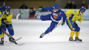 Хоккеисты Казахстана и Финляндии. Фото РИА Новости, Григорий Сысоев