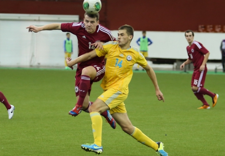 Игровой момент матча Казахстан - Латвия. Фото с сайта com-cup.com