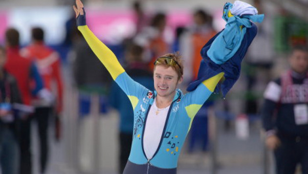 Денис Кузин стал первым на дистанции 1000 метров в Сочи