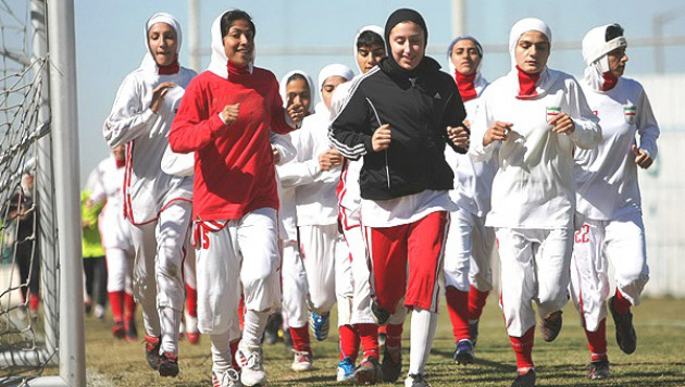 За женскую сборную Ирана по футболу играли мужчины