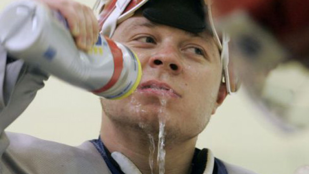 Воспитанник усть-каменогорского хоккея продлил контракт с клубом НХЛ