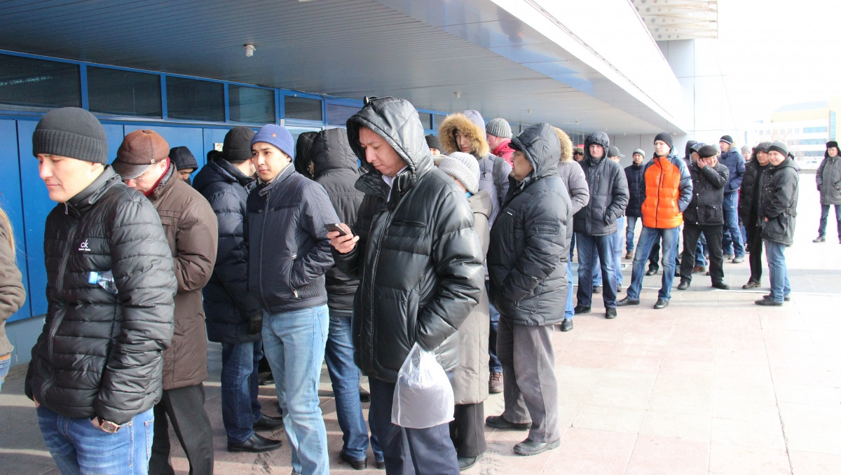 За билетами на матчи Кубка Гагарина "Барыс" - "Автомобилист" в Астане выстроились очереди