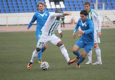 Футболисты "Атырау" (в светлой форме) впервые выиграли в Павлодаре. Фото с сайта ПФЛ