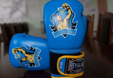 Перчатки с эмблемой "Украинских атаманов". Фото с сайта vk.com/ukraine_otamans