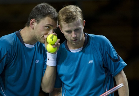 Александр Недовесов (слева) и Андрей Голубев. Фото с сайта daviscup.com