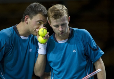 Александр Недовесов (слева) и Андрей Голубев. Фото с сайта daviscup.com