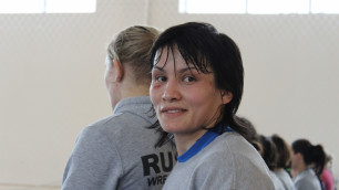 Лидер женской сборной Казахстана по борьбе тренируется на мужчинах перед ЧА
