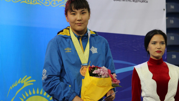 За "бронзу" боролась через боль - призер ЧА по борьбе Эльмира Сыздыкова