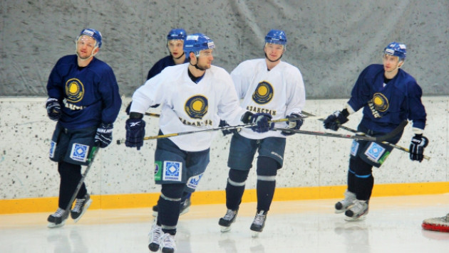 Сборная Казахстана по хоккею прибыла во Францию