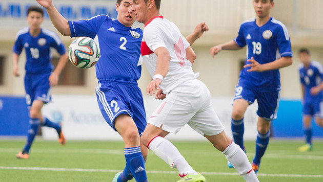 Казахстанские футболисты пропустили восемь голов от Узбекистана на турнире Caspian Cup