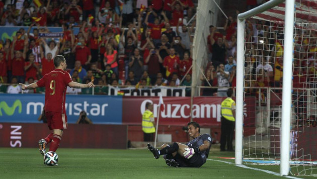 Англия, Испания, Чили одержали победы в товарищеских матчах