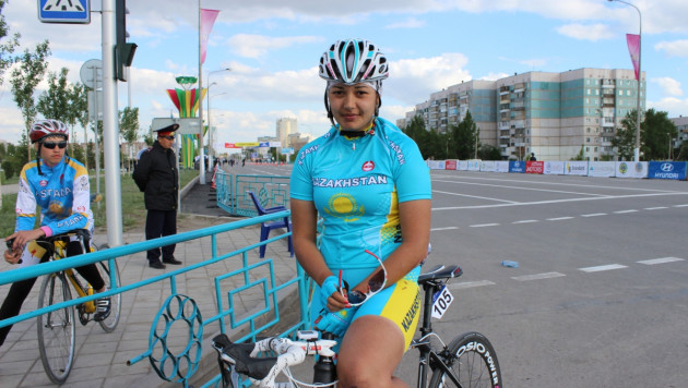 Казахстанская велогонщица проехала 100 километров на ЧА со сломанной рукой 