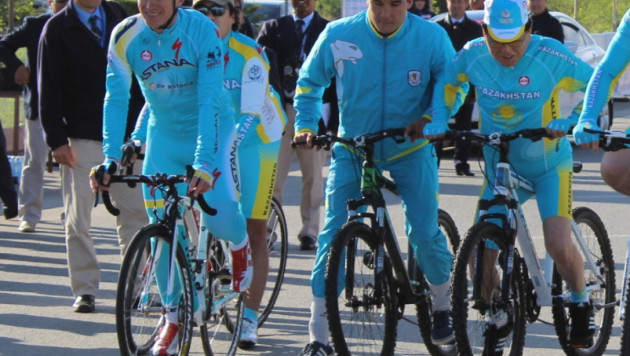 Сапиев открыл трассу элитной гонки чемпионата Азии на велосипеде Винокурова