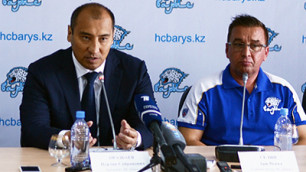 Нурлан Оразбаев и Ари-Пекка Селин. Фото с сайта ХК "Барыс"