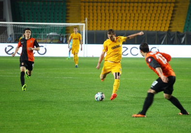 Игровой момент матча "Кайрат" - "Шахтер". Фото с сайта клуба