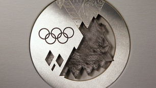Призер Паралимпиады переплавил медаль на кольцо для невесты