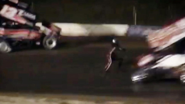 Пилот NASCAR сбил насмерть другого гонщика во время соревнований