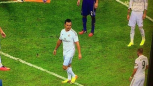 Болельщик выбежал на поле и выдал себя за игрока "Реала"