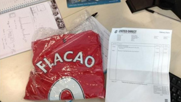 "Манчестер Юнайтед" ошибся в написании фамилии Фалькао на футболке