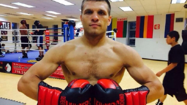 Сергей Деревянченко одержал вторую победу на профессиональном ринге 