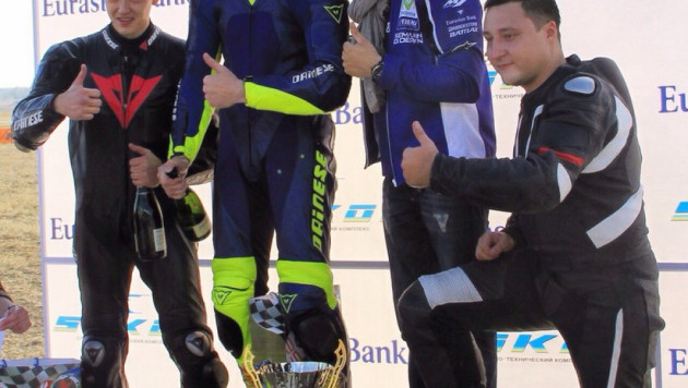 Комментатор телеканала СТВ выиграл гонку Superbike Challenge в Алматы