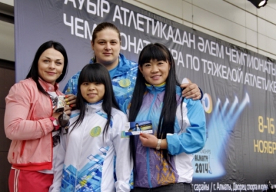 Олимпийские чемпионки Светлана Подобедова, Майя Манеза, Зульфия Чиншанло и бронзовый призер Олимпиады Мария Грабовецкая. Фото с сайта Федерации тяжелой атлетики РК