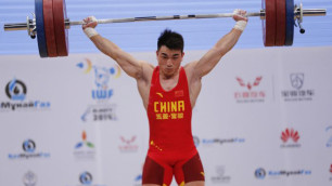 Китайский штангист выиграл "золото" ЧМ в Алматы с мировым рекордом