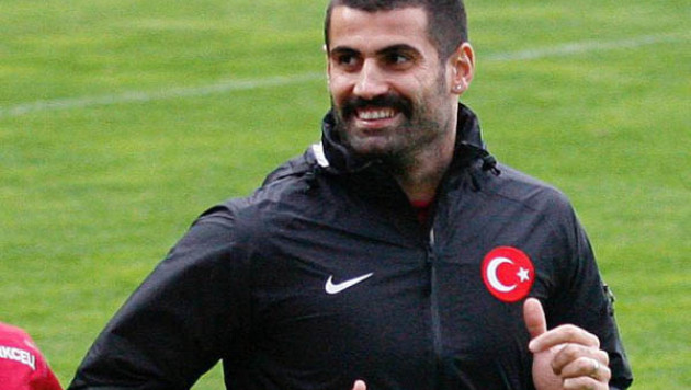 За что болельщики сборной Турции оскорбляли Волкана Демиреля?