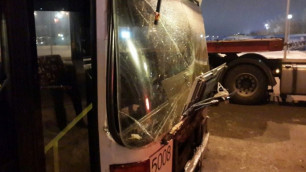 В Астане автобус с болельщиками "Актобе" столкнулся с бетономешалкой