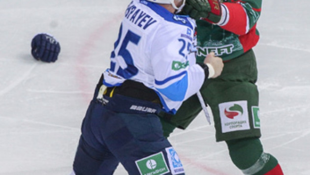Хоккеист "Барыса" Рыспаев подрался со Свитовым из "Ак Барса" на 13-й секунде матча