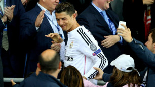 Роналду не пожал руку Платини на награждении "Реала" 