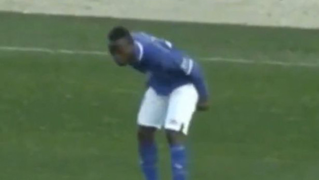 Футболист отпраздновал гол, сняв шорты, и был удален в матче в Португалии