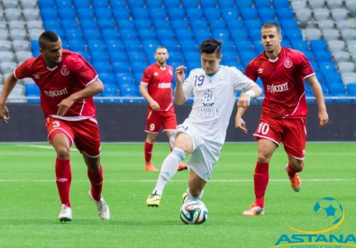 Георгий Жуков (в белом). Фото с официального сайта ФК "Астана"