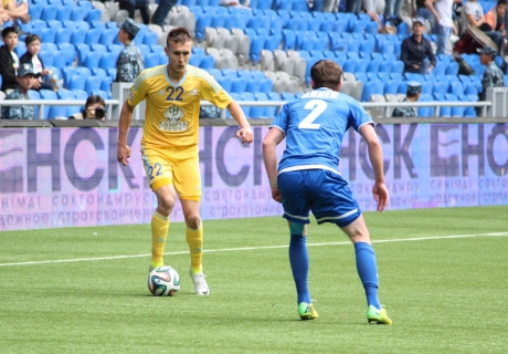 Бауыржан Джолчиев (слева). Фото с сайта ФК "Астана"