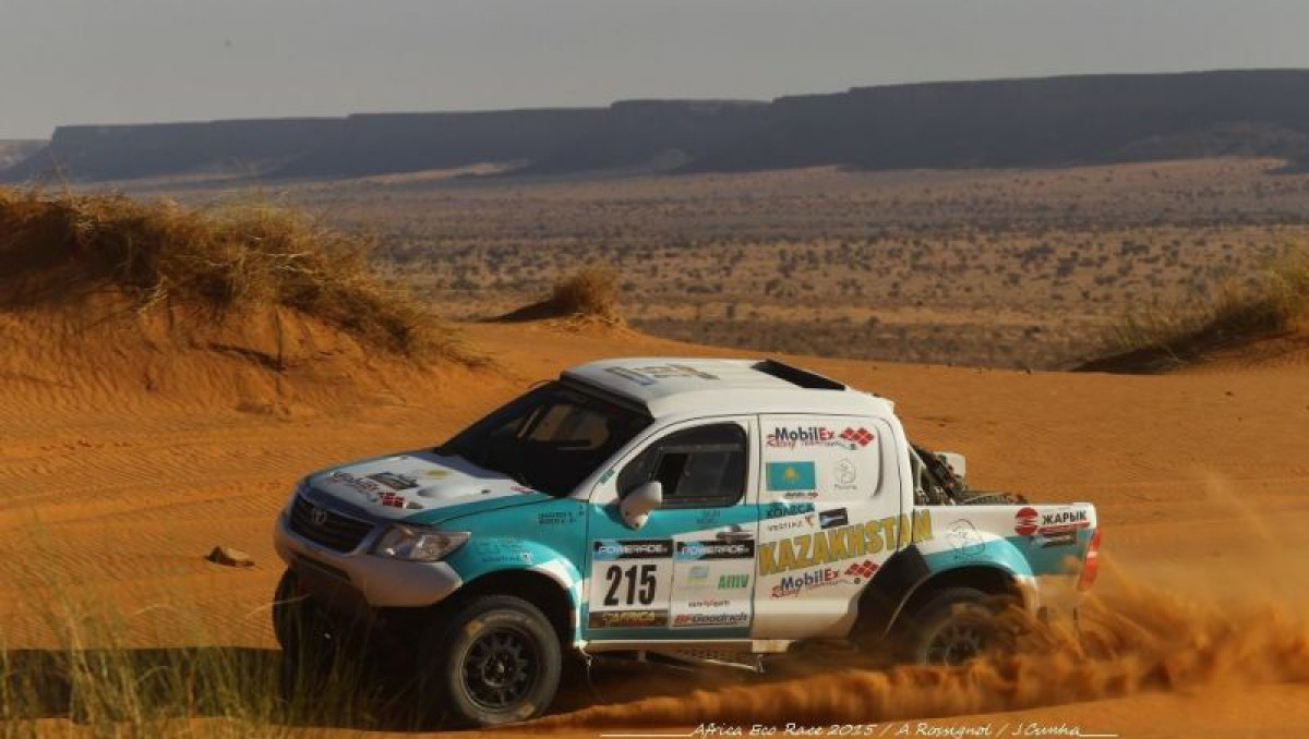 Казахстанские гонщики успешно завершили девятый этап Africa Eco Race-2015