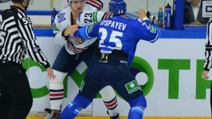 Дамир Рыспаев подрался с хоккеистом "Магнитки"