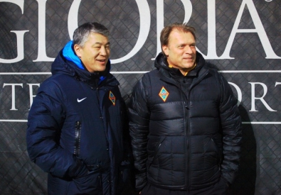 Кайрат Боранбаев (слева). Фото с сайта ФК "Кайрат"