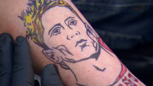 Экс-игрок "Челси" сделал татуировку с Торресом после проигранного спора