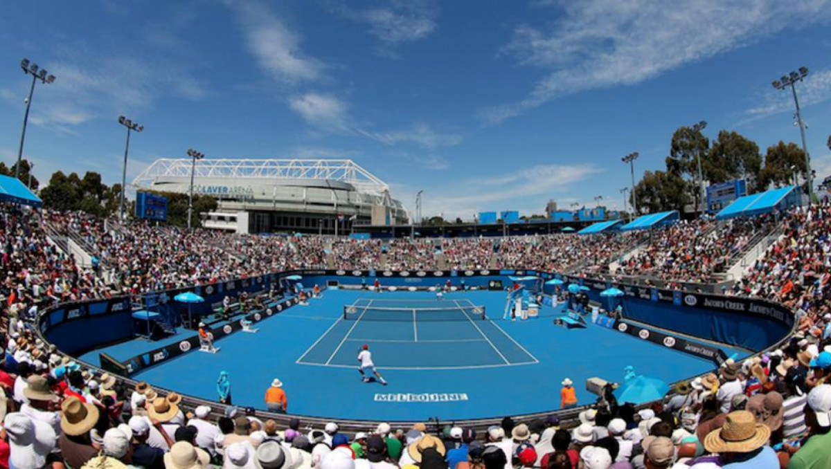 Матч Australian Open пришлось прервать из-за курьезной травмы болбоя