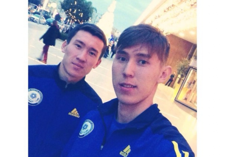 Мирас Тулиев (слева) и Абат Аймбетов. Фото со страници спортсмена в  социальной сети.