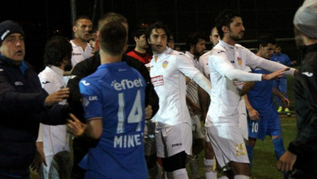 Товарищеский матч между армянским и болгарским клубами закончился массовой дракой