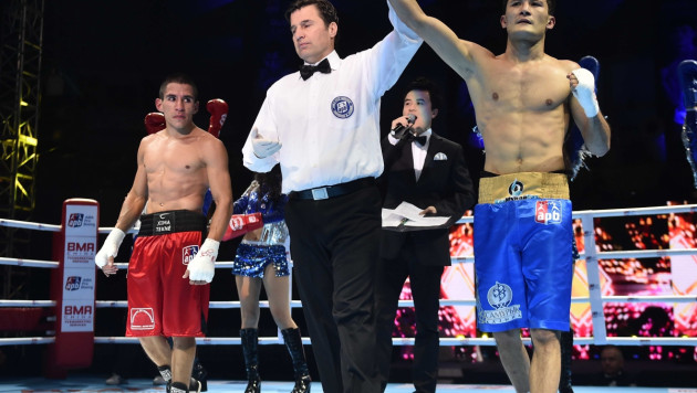 Биржан Жакыпов одержал победу в рейтинговом бою AIBA Pro Boxing