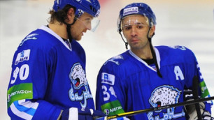 Руденко из "Барыса" подрался с хоккеистом "Авангарда" в первом матче серии