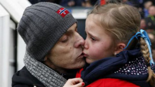 Лоренцо СХОНБАРТ и его дочь на последнем футбольном матче в жизни. Фото twitter.com