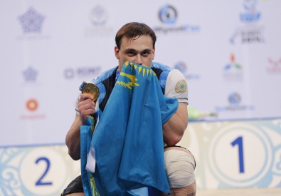Илья Ильин. Фото с сайта Федерации тяжелой атлетики Казахстана
