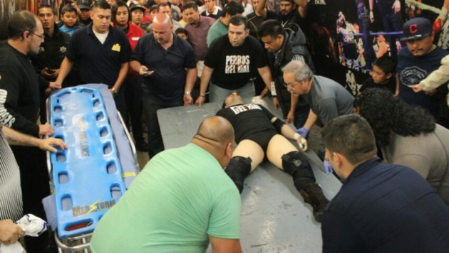 Мексиканский рестлер погиб от удара ногой в шею в ринге