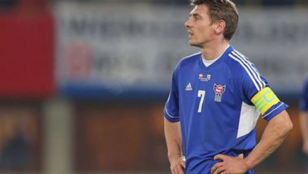 Капитана сборной Фарерских островов по футболу не отпустили с работы на матч против Румынии