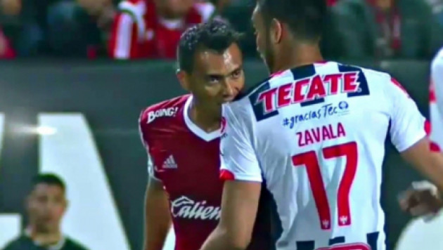 Венесуэльский футболист отделался двухматчевой дисквалификацией за повтор укуса Суареса