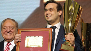 Илья Ильин в Астане получил награду "Лучшему тяжелоатлету года"